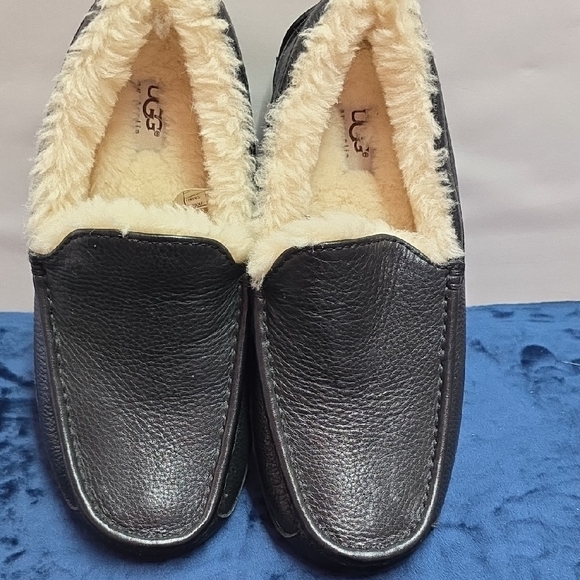 UGG Shoes - UGG Black Leather Slippers with Cream Fur Lining